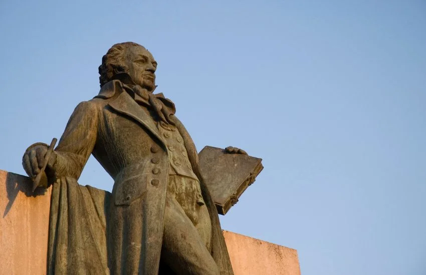 Estatua de goya, uno de los monumentos que no te puedes perder en fuendetodos